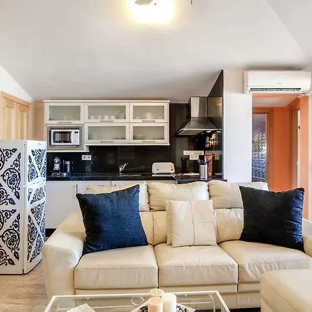 Promenade Apt *
